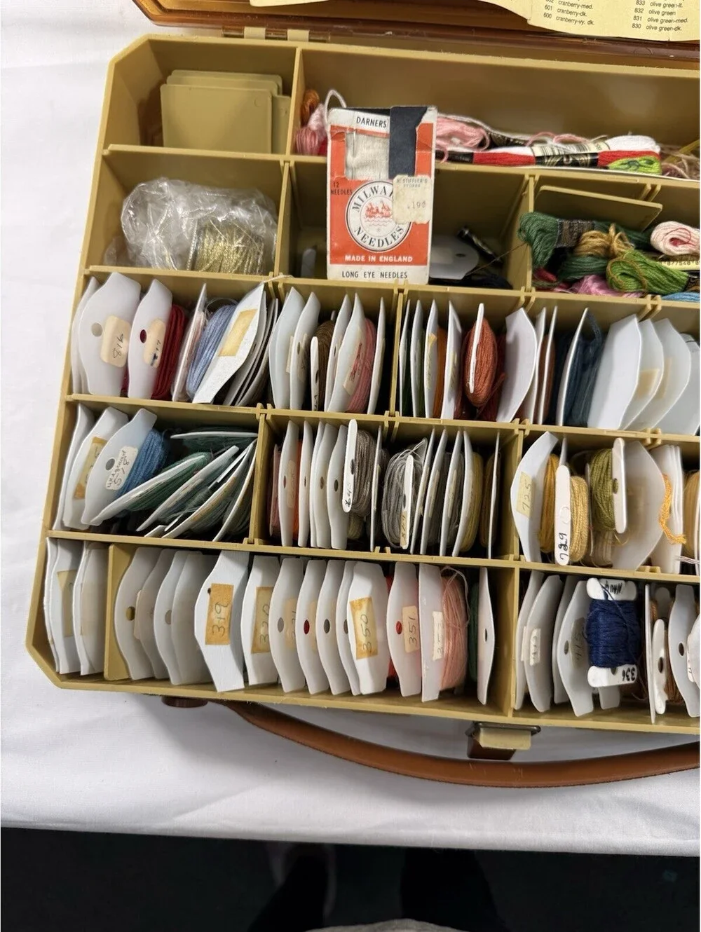Magnum Plano Storage Box with Embroidery Cross Stitch Floss Craft Sewing